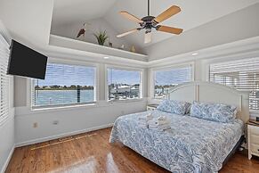 Creek Watch 4 Bedroom Home by RedAwning