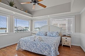 Creek Watch 4 Bedroom Home by RedAwning