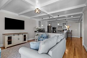 Creek Watch 4 Bedroom Home by RedAwning