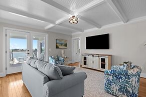 Creek Watch 4 Bedroom Home by RedAwning