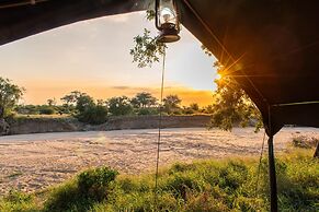 Kruger Untamed - Tshokwane River Camp