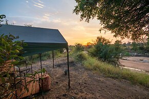 Kruger Untamed - Tshokwane River Camp
