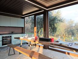 Belvilla by OYO Splendid Chalet With Bubble Bath