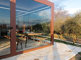 Belvilla by OYO Splendid Chalet With Bubble Bath