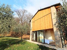 Belvilla by OYO Splendid Chalet With Bubble Bath