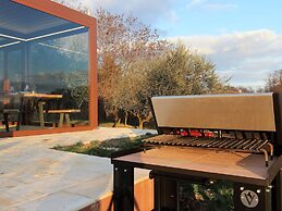 Belvilla by OYO Splendid Chalet With Bubble Bath