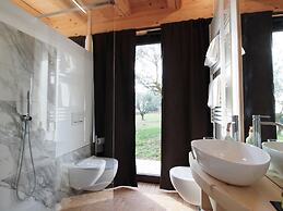 Belvilla by OYO Splendid Chalet With Bubble Bath
