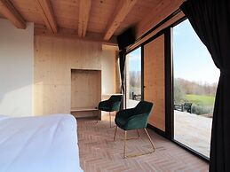 Belvilla by OYO Splendid Chalet With Bubble Bath