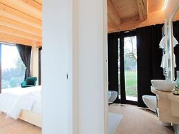 Belvilla by OYO Splendid Chalet With Bubble Bath