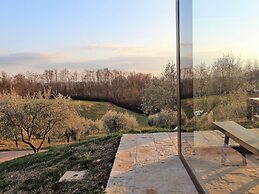 Belvilla by OYO Splendid Chalet With Bubble Bath