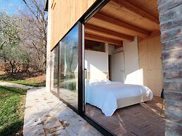 Belvilla by OYO Splendid Chalet With Bubble Bath