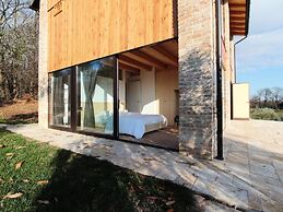 Belvilla by OYO Splendid Chalet With Bubble Bath
