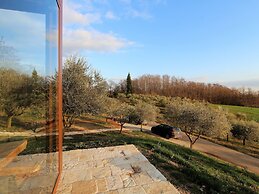 Belvilla by OYO Splendid Chalet With Bubble Bath