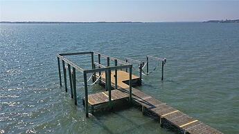 Dolphin Lookout 4 Bedroom Home by RedAwning