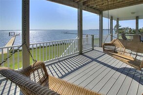 Dolphin Lookout 4 Bedroom Home by RedAwning