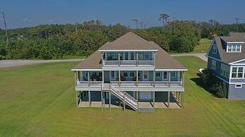 Dolphin Lookout 4 Bedroom Home by RedAwning