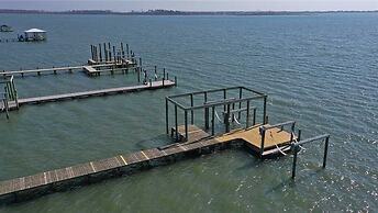 Dolphin Lookout 4 Bedroom Home by RedAwning