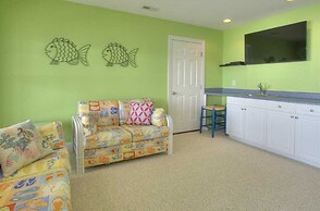 Dolphin Lookout 4 Bedroom Home by RedAwning