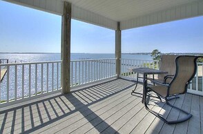 Dolphin Lookout 4 Bedroom Home by RedAwning
