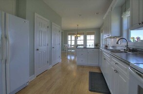 Dolphin Lookout 4 Bedroom Home by RedAwning