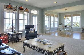 Dolphin Lookout 4 Bedroom Home by RedAwning