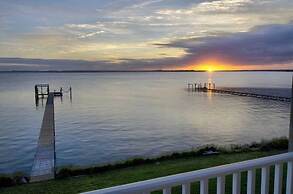 Dolphin Lookout 4 Bedroom Home by RedAwning