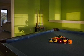 Dolphin Lookout 4 Bedroom Home by RedAwning