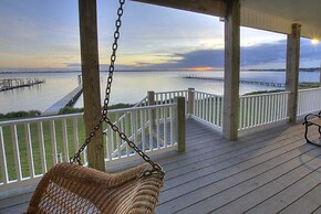 Dolphin Lookout 4 Bedroom Home by RedAwning