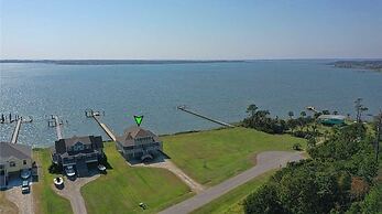 Dolphin Lookout 4 Bedroom Home by RedAwning