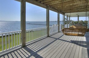 Dolphin Lookout 4 Bedroom Home by RedAwning