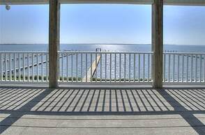 Dolphin Lookout 4 Bedroom Home by RedAwning