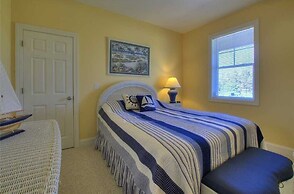 Dolphin Lookout 4 Bedroom Home by RedAwning