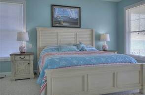 Dolphin Lookout 4 Bedroom Home by RedAwning