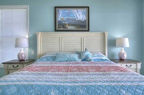 Dolphin Lookout 4 Bedroom Home by RedAwning