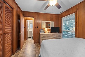 Dogwood Treehouse 4 Bedroom Home by RedAwning