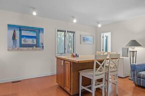 Dogwood Treehouse 4 Bedroom Home by RedAwning