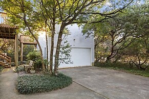 Dogwood Treehouse 4 Bedroom Home by RedAwning