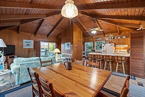 Dogwood Treehouse 4 Bedroom Home by RedAwning