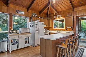 Dogwood Treehouse 4 Bedroom Home by RedAwning