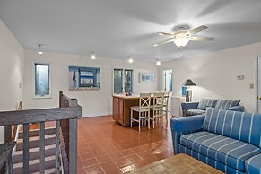 Dogwood Treehouse 4 Bedroom Home by RedAwning