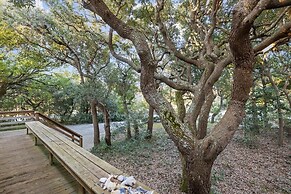 Dogwood Treehouse 4 Bedroom Home by RedAwning