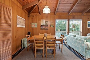Dogwood Treehouse 4 Bedroom Home by RedAwning