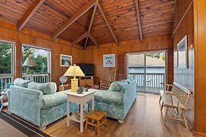 Dogwood Treehouse 4 Bedroom Home by RedAwning