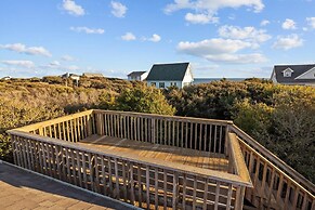 Dogwood Treehouse 4 Bedroom Home by RedAwning