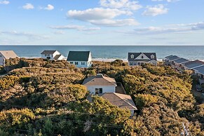 Dogwood Treehouse 4 Bedroom Home by RedAwning