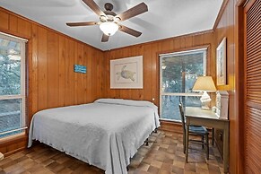 Dogwood Treehouse 4 Bedroom Home by RedAwning