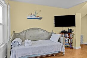 Mr. Bennie's Cafe 2 Bedroom Home by RedAwning