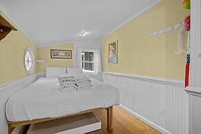 Mr. Bennie's Cafe 2 Bedroom Home by RedAwning