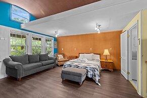 Mr. Bennie's Cafe 2 Bedroom Home by RedAwning