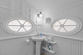 Mr. Bennie's Cafe 2 Bedroom Home by RedAwning